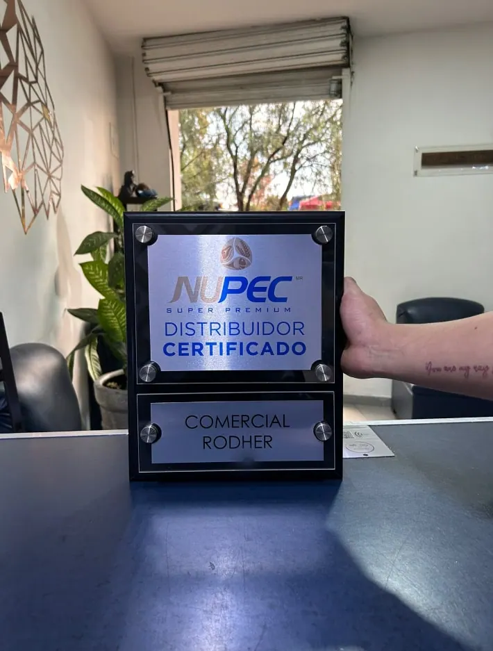 Placa de distribuidor certificado montada con separadores